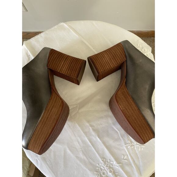 Kork-Ease Silver Veronica Heeled Clog Platform Mule Shoes Women's Sz 8 NEW - Picture 10 of 11